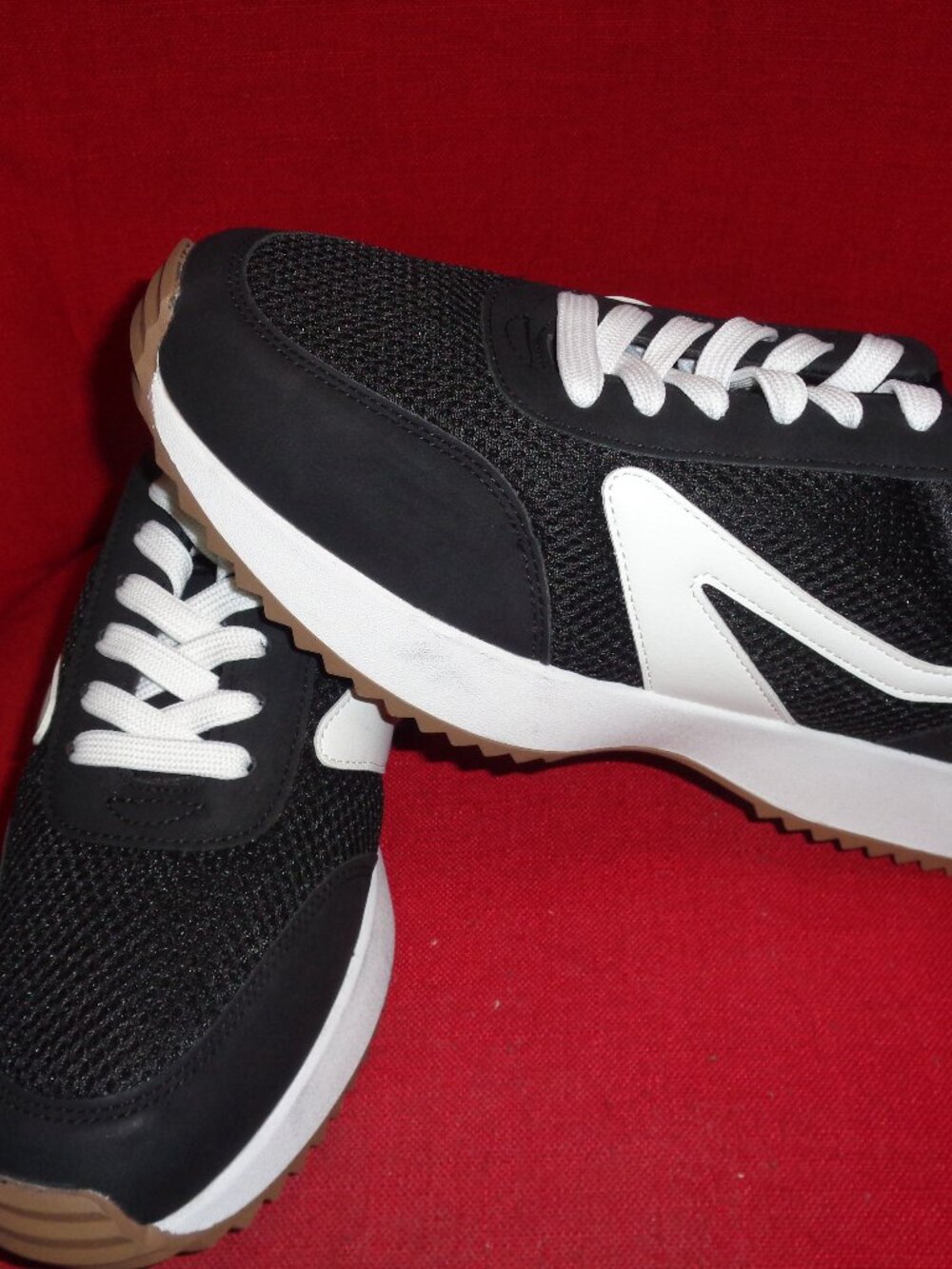 NEW no Tag DV Dolce Vita Women's Bynx Lace-Up Jogger Sneakers sz 10